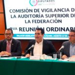 Renán Barrera presentó la guía impresa “Vivir Mérida”