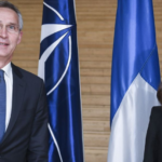 Mueren dos personas tras volcadura de un autobús de turistas en Toluca