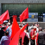 Representantes sindicales se manifiestan frente al Congreso de Yucatán contra reforma del Isstey