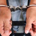 Embarcación camaronera se incendia al norte de Isla Mujeres; Semar rescata a seis hombres