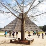 Intentó rescatar su celular del mar y terminó siendo auxiliada por cuerpos de emergencia en Campeche