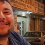 Fuerte accidente en la Canek deja poste derribado y conductor hospitalizado